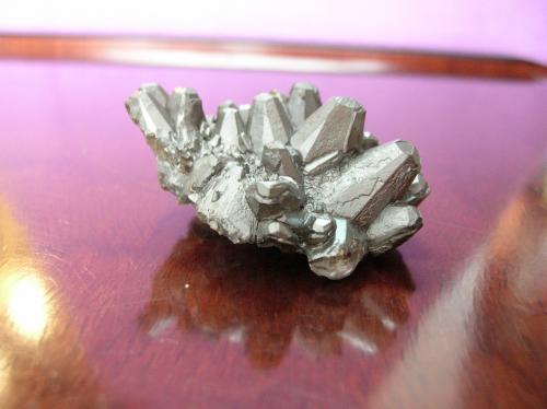 Calcita recubierta de Pirolusita
Mina Herculano, El Puntal, Zona Campos de Golf, Atamaria, Sierra Minera de Cartagena-La Unión, Cartagena, Murcia, España
5 x 4 cm (Autor: Pedro Conesa)