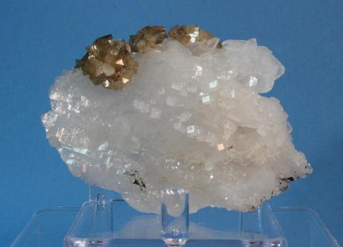 Scheelite, Quartz, Fluorite
Yaogangxian Mine, Yizhang County, , Hunan Province, China
9 x 7.3 cm (Author: Don Lum)