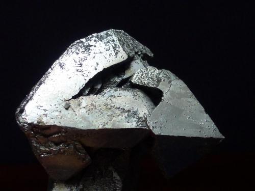 Hematite pseudo Magnetita (Martita)
Volcán Payún Matru, Malargüe, Mendoza, Argentina
9 x 5 cm.

Detalle (Autor: javier ruiz martin)