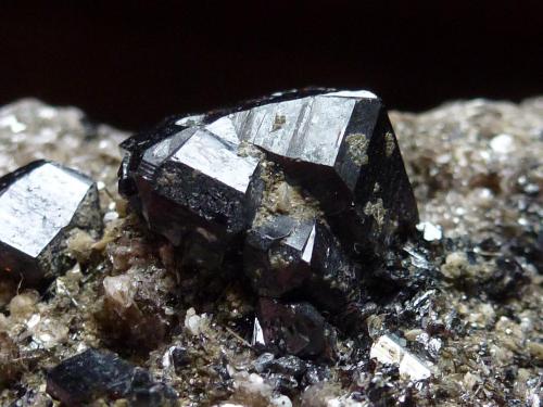Casiterita en Moscovita<br />Minas da Panasqueira, Aldeia de São Francisco de Assis, Covilhã, Castelo Branco, Cova da Beira, Centro, Portugal<br />1 x 1 cm.<br /> (Autor: javier ruiz martin)