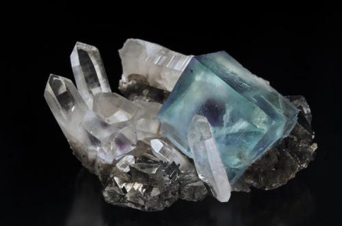 Fluorite
Yaogangxian Mine, Yizhang, Chenzhou, Hunan, China
10.3 cm x 5.7 cm x 8.9 cm (Author: Gail)