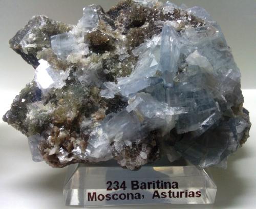 Baritina
Mina Moscona, Solís, Zona Minera de Villabona, Corvera de Asturias, Asturias, España
6 x 4 x 3 cm (Autor: DavidSG)