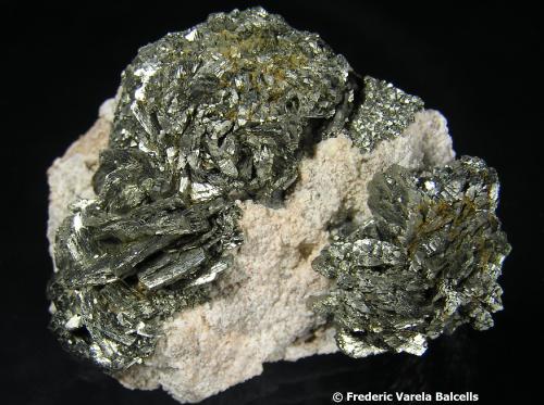 Marcasita, dolomita<br />Mina Christiane, Adorf, Diemelsee, Distrito Waldeck-Frankenberg, Hesse/Hessen, Alemania<br />5,3 × 4,2 × 2,3 cm. Cristal mayor 1,3 × 0,6 cm<br /> (Autor: Frederic Varela)
