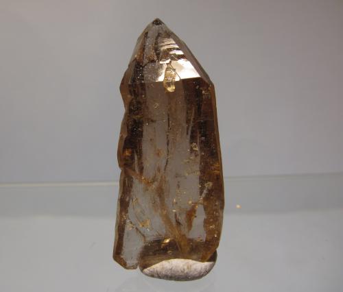Smoky Quartz
Aiguille du Moine, Mont-Blanc massif, France
38mm x 15mm x 9mm
Double-terminated smoky quartz crystal from the ’crystal cave’, found 1991. (Author: Mike Wood)