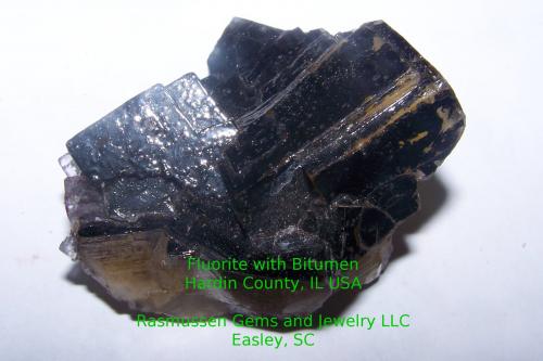 Fluorite with bitumen
Hardin County, Illinois, USA
55 x 50 40 mm
A beautiful sample from the United States. (Author: gemlover)