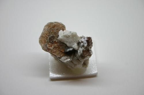 Zinnwaldita
Mina Aldeia do Eme, Prospección Ze Pinto, Aldeia, Conselheiro Pena, Doce Valley, Minas Gerais, Brasil
43mm - 29mm - 30mm
Mica (zinnwaldita).  Otra vista. (Autor: Pedro Naranjo)