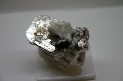 Zinnwaldita
Mina Aldeia do Eme, Prospección Ze Pinto, Aldeia, Conselheiro Pena, Doce Valley, Minas Gerais, Brasil
43mm - 29mm - 30mm
Mica (zinnwaldita) (Autor: Pedro Naranjo)