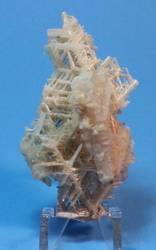 Cerussite
Nakhlak Mine, Madan-e Nakhlak, Anarak District, Nain County, Esfahan Province, Iran
7.7 x 4.2 cm
Reticulated Cerussite (Author: Don Lum)