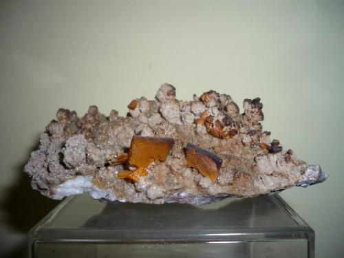 Wulfenita, Calcita
Sierra Los Lamentos, Ahumada, Chihuahua, México
88 x 56 x 45 mm. (Autor: Carlos Medina)