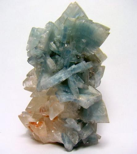 Baritina (variedad azul) con Calcita
Mina Moscona, Solís, Zona Minera de Villabona, Corvera de Asturias, Asturias, España
10 x 5 cm. (Autor: D.N.S.Borràs)