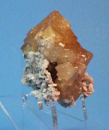 Scheelite
Mt. Xuebaoding, Huya, Pingwu District, Sichuan Province, China
6 x 4 x 4 cm (Author: Don Lum)