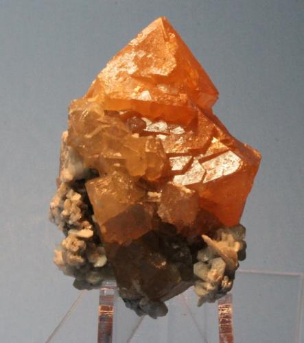 Scheelite
Mt. Xuebaoding, Huya, Pingwu District, Sichuan Province, China
6 x 4 x 4 cm (Author: Don Lum)