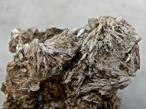 Natrolita (subgrupo).
Barranco de Guayedra. Gran Canaria. Islas Canarias, España.
Ancho de imagen 4 cm
Zeolita (probablemente Mesolita) parcialmente deshidratada de la cara A. (Autor: María Jesús M.)