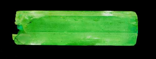 Beryl var. Emerald
Adams Farm, Hiddenite, Alexander Co., North Carolina, USA
5.4cm x 1.5cm   105cts (Author: Rich Olsen)