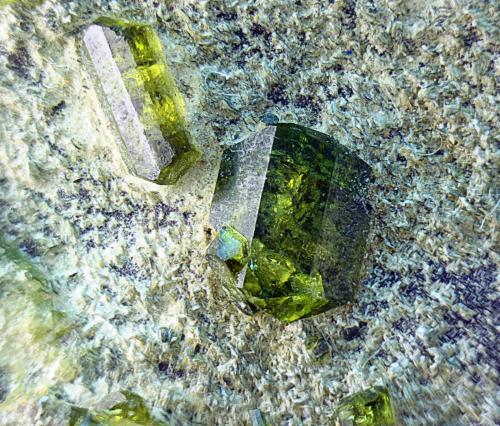 Diópsido
Cantera "La Garranchosa", Santa Olalla del Cala, Huelva, Andalucía, España
Cristales de 2 mm (Autor: Antonio Carmona)