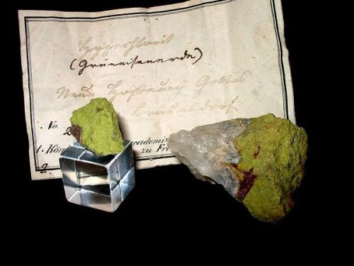 Chapmanite
Neue Hoffnung Gottes mine, Bräunsdorf, Erzgebirge, Saxony, Germany
1,5 x 1,2 / 3,8 x 2,5 cm
With 1850s Bergakademie Freiberg label. (Author: Andreas Gerstenberg)