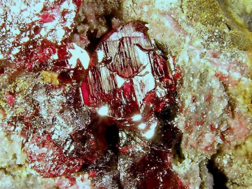 Cinabrio.
Mina Las Cuevas, Almadén, Ciudad Real, Castilla-La Mancha, España.
7x4x4 cm.
Detalle cristal. Col. y foto Nacho Gaspar. (Autor: Nacho)