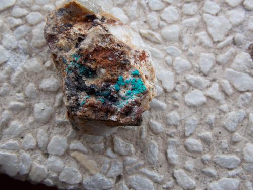 Rosasita<br />Pedrera Berta, Turó de Can Domènech, Serra de Roques Blanques, Sant Cugat del Vallès-El Papiol, Comarca Vallès Occidental / Baix Llobregat, Barcelona, Cataluña / Catalunya, España<br />5 x 3,5 x 2 cm.<br /> (Autor: Carles Rubio)