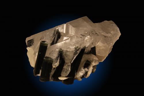Turmalina, cuarzo
Stak Nala, Skardu, Shigar Valley, Pakistan
10x9cm, cristales de hasta 4cm (Autor: Raul Vancouver)