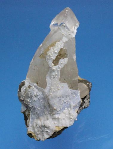 Calcite, Quartz variety chalcedony
Aurangabad, Maharashtra State, India
7 x 6 cm (Author: Don Lum)