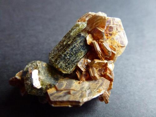 Fuorapatito, Moscovita
Prospección Zé Pinto, Aldeia, Conselheiro Pena, Doce Valley, Minas Gerais, Brasil
4 x 4 cm. (Autor: javier ruiz martin)
