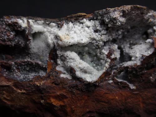 Carbonatofluorapatito
Mina Elvira, Mines de Rocabruna, Bruguers, Gavà, Baix Llobregat, Barcelona, Catalunya
7 x 4 x 4 cm
(Ampliación de la anterior) (Autor: karbu8)