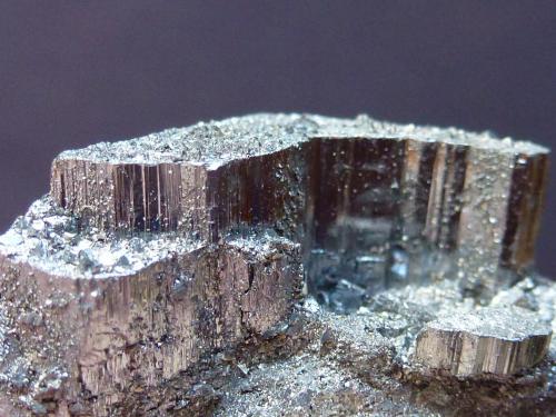 Enargita
Mina Quiruvilca, Quiruvilca (Dto.), Santiago de Chuco (Pr.), La Libertad (Dpto.), Perú
3,5 x 3,5 cm.

Detalle vista trasera (Autor: javier ruiz martin)