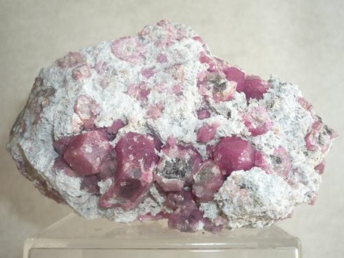 Grossular (var. Rosolite) raspberry
Sierra de Cruces (near Hércules), Mun. de Sierra Mojada, Coahuila, México
105x68x75mm
 (Author: Carlos M.)