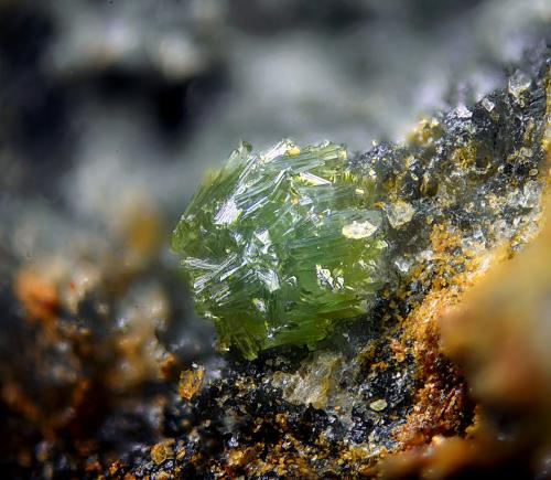 Adamita cuprífera.
Mina El feliz, Cuevas del Almanzora, Almería, Andalucía, España.
Campo de visión de 1 mm. (Autor: Antonio Carmona)