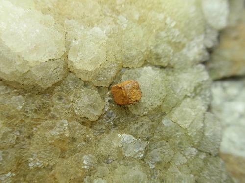 Limonita pseudomórfica de pirita en fluorita
Santa Coloma de Gramanet, Barcelonès, Barcelona, Catalunya, España
Arista 2 mm
Recogida en febrero 2013 (Autor: karbu8)