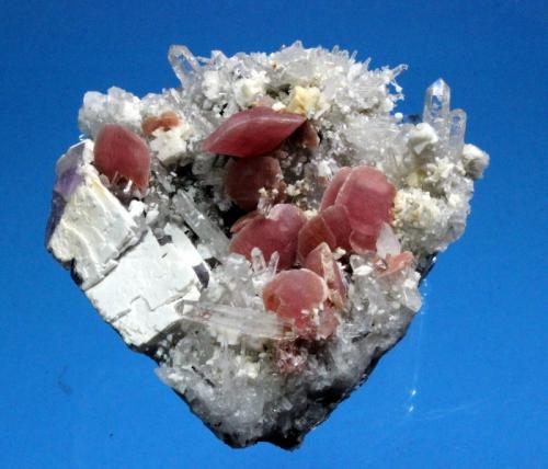 Rhodochrosite, Quartz, Fluorite
Wudong Mine, Liubao, Cangwu County, Wuzhou Prefecture, Guangxi Zhuang Autonomous Region, China
7.5 x 6.7 cm (Author: Don Lum)