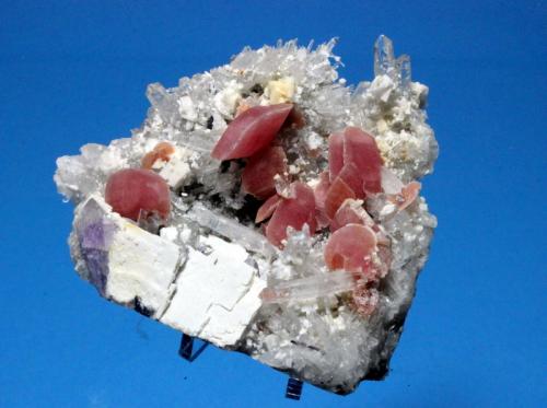 Rhodochrosite, Quartz, Fluorite
Wudong Mine, Liubao, Cangwu County, Wuzhou Prefecture, Guangxi Zhuang Autonomous Region, China
7.5 x 6.7 cm (Author: Don Lum)