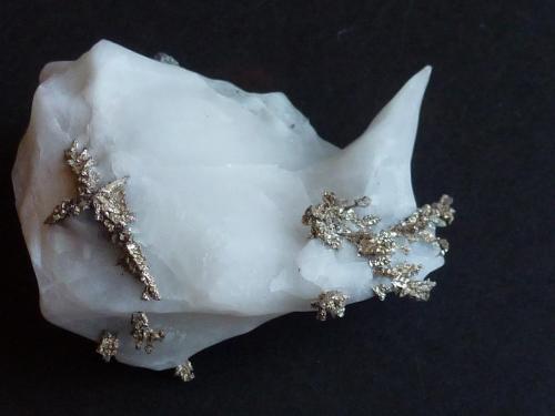 Plata Nativa en Calcita
Mina Bouismas, Bou Azer, Tazenakht, Ourzazate, Marruecos
5 x 4,5 cm. (Autor: javier ruiz martin)