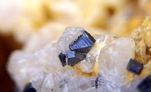 Anatasa
Sierrilla de Aguas Vivas, Cáceres capital, Extremadura, España
cristales entre 1 y 2 mm aproximadamente. (Autor: Cristalino)