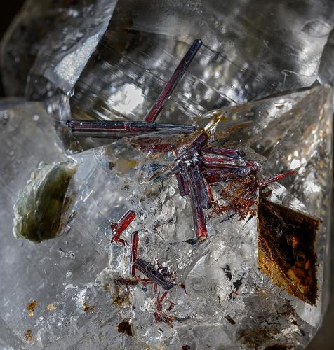 Quartz, Rutile
Hiddenite, Alexander Co., North Carolina, USA
Rutile Detail (Author: am mizunaka)