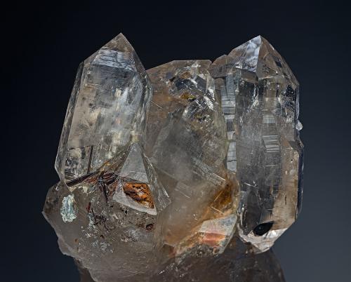 Quartz, Rutile
Hiddenite, Alexander Co., North Carolina, USA
5.7 x 8.3 cm (Author: am mizunaka)