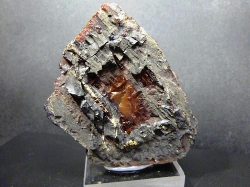 Ámbar entre lignito
Utrillas, Teruel, Aragón, España
6 x 6 x 2 cm. (Autor: Felipe Abolafia)