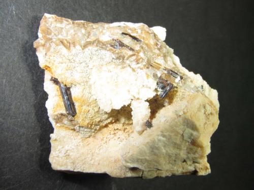 Rutilo
Carver’s Claim, Wadnaminga goldfield, Olary Province, South Australia, Australia
4 x 3’5 cm.
Rutilo en matriz de porcelanita. (Autor: prcantos)