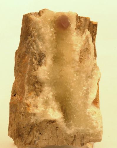 Fluorita y Calcita -
Túnel de Sant Antò - Boqueres - Sant Vicent del Raspeig - Camp d’Alacant - Alacant - Comunitat Valenciana - España -
6,8 x 4,3 x 4,3 cm (Autor: Martí Rafel)