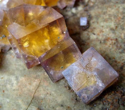 Fluorite
Zehntausend Ritter, Schreckenberg, Frohnau, Annaberg-Buchholz, Annaberg District, Erzgebirge, Saxony, Germany
FOV 3 cm (Author: Tobi)