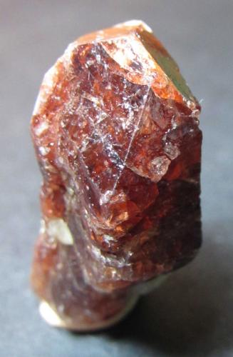 Zircón
Chilas, Diamar District, Gilgit-Baltistan, Pakistán
3’5 x 1’5 x 1 cm.
Un zircón de las pegmatitas graníticas del norte de Pakistán.  Cristal aproximadamente prismático y terminado. (Autor: prcantos)