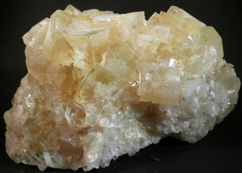 Fluorita
Mina M. Magdalena, Font del Metge, Ulldemolins, Priorat, Tarragona, Catalunya, España
12 x 7 x 7 cm crista 1,7 cm (Autor: Joan Niella)