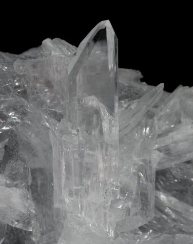 Hydroboracite
Kohnstein Quarry, Niedersachswerfen, Nordhausen, Harz, Thuringia, Germany
Main crystal size: 3 × 0.7 cm
Photo: Reference Specimens (Author: Jordi Fabre)