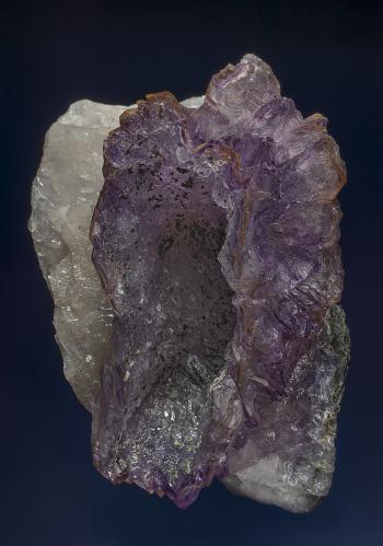 Quartz (var amethyst)
Karur District, Tamil Nadu, India
12.2 x 9.0 cm (Author: am mizunaka)