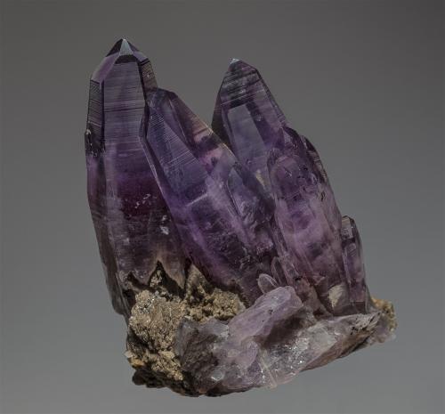 Quartz (var amethyst)
Amatitlán, Mun. de Zumpango del Rio, Guerrero, Mexico
5.4 x 6.5 cm (Author: am mizunaka)