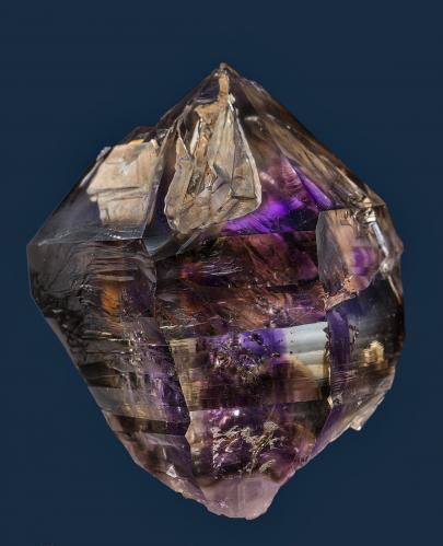 Quartz (var amethyst)
Goboboseb Mts, Brandberg area, Erongo Region, Namibia
5.0 x 6.0 cm (Author: am mizunaka)