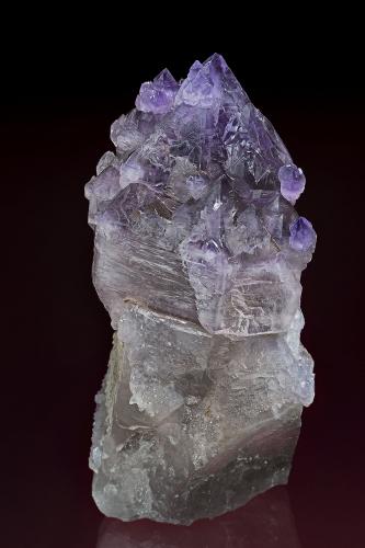 Quartz (var amethyst)
Mogok Township, Pyin-Oo-Lwin District, Mandalay Division, Myanmar
13.6 x 6.7 cm (Author: am mizunaka)