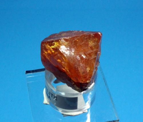 Scheelite
Mount Xuebaoding, Pingwu, Mianyang, Sichuan, China
4.3 x 4.1 cm (Author: Don Lum)