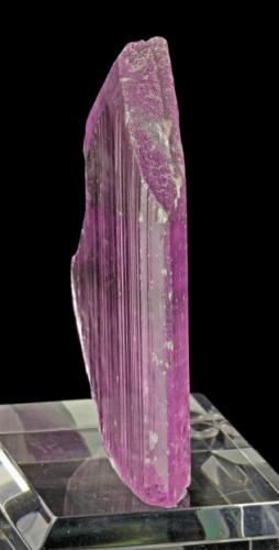 Spodumene var. kunzite
Pala District, San Diego Co., California, USA
7.5 x 6.5 x 1.1 cm (Author: rweaver)