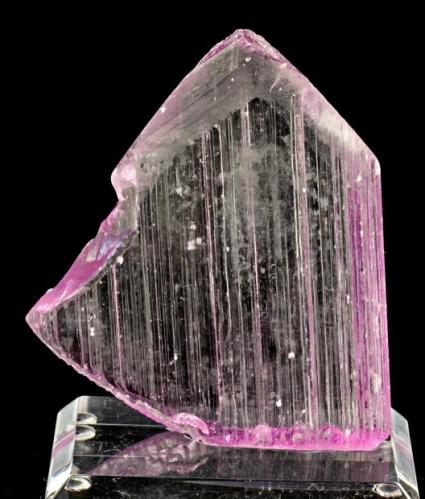 Spodumene var. kunzite
Pala District, San Diego Co., California, USA
7.5 x 6.5 x 1.1 cm (Author: rweaver)